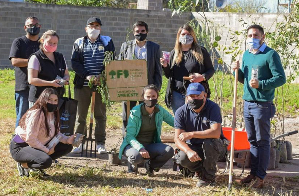Acompañamos la entrega de arboles para forestación, semillas y herramientas para siembra por parte de la Secretaria de Ambiente al Club All Boys de B° Rosedal